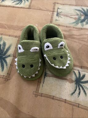 Source Unknown Olive Green dinosaur Plush Slip-On Slippers for Kids